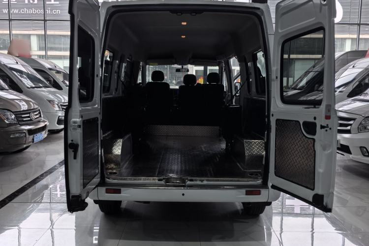 Used SAIC MAXUS Xintu V80 2025 Value Edition Aoyuntong 2.0T Manual Long Wheelbase Mid-Height Design 127 Ps 6/7/9-Seater Interior 5