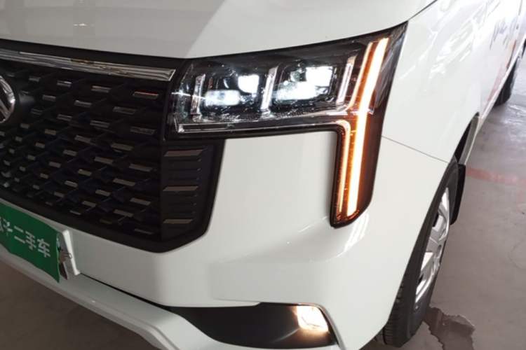 Used SAIC MAXUS Xintu V80 2025 PRO Aoyuntong 2.0T Automatic Short Wheelbase Mid-Height 5/6-Seater Left Front Headlight