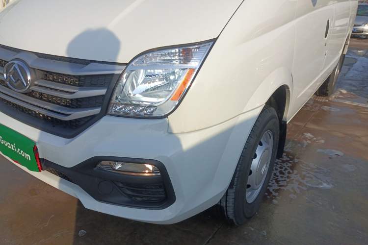 Used SAIC MAXUS Xintu V80 2025 Value Edition Aoyuntong 2.0T Manual Short Wheelbase Mid-Height 127 Ps 5/6 Seats Left Front Headlight