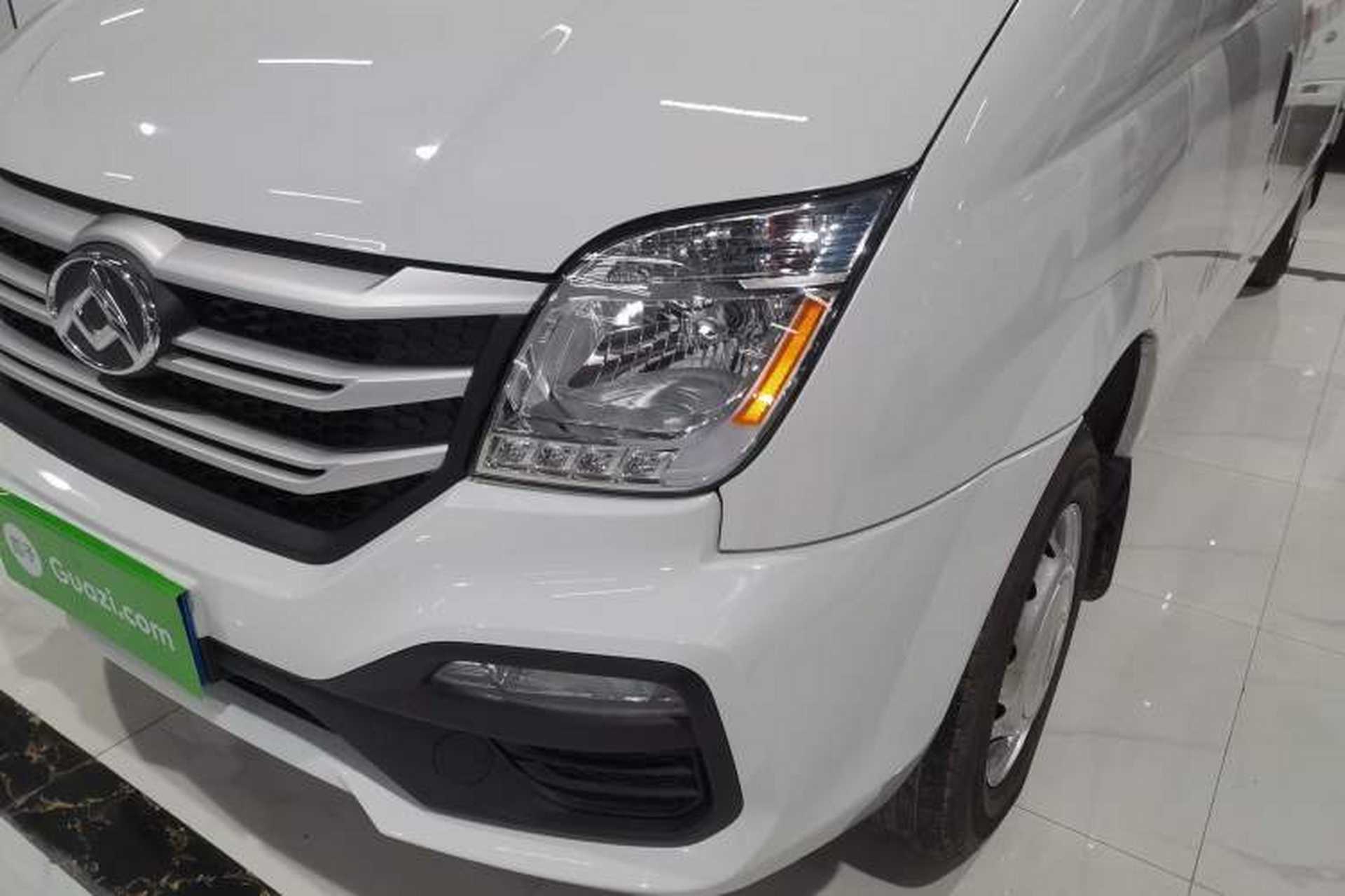 Used SAIC MAXUS Xintu V80 2025 Value Edition City Distribution King 2.0T Manual Long Wheelbase Mid-Roof 127 Ps 3 Seats Left Front Headlight