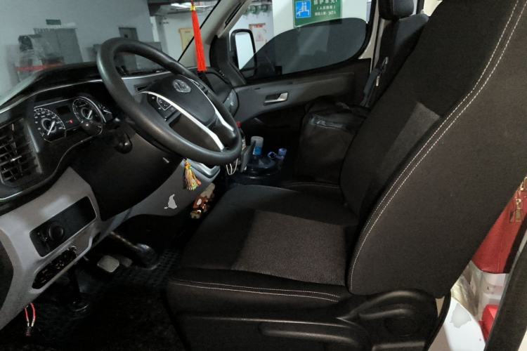 Used SAIC MAXUS Xintu V80 2025 PRO Aoyuntong 2.0T AMT Short Wheelbase Ultra-Low Roof 5/6 Seats Left Front Seat
