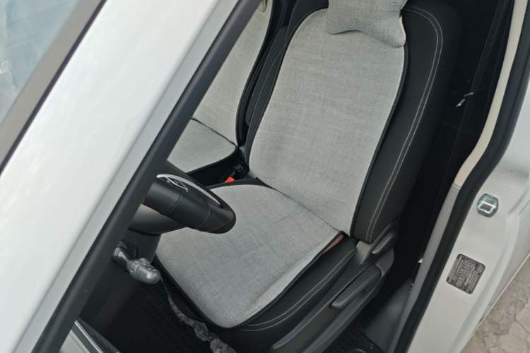 Used SAIC MAXUS Xintu V80 2025 PRO Aoyuntong 2.0T Manual Short Wheelbase Ultra-Low Roof 5/6-Seater Left Front Seat