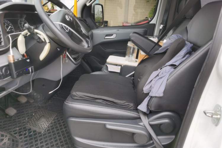 Used SAIC MAXUS Xintu V80 2025 PRO Commercial & Travel 6MT Short Wheelbase Mid-Roof 10/11/12-Seater Non-Commercial Left Front Seat