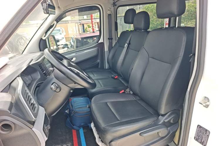 Used SAIC MAXUS Xintu V80 2025 PRO Aoyuntong 2.0T Automatic Short Wheelbase Ultra-Low Roof 5/6-Seater Left Front Seat