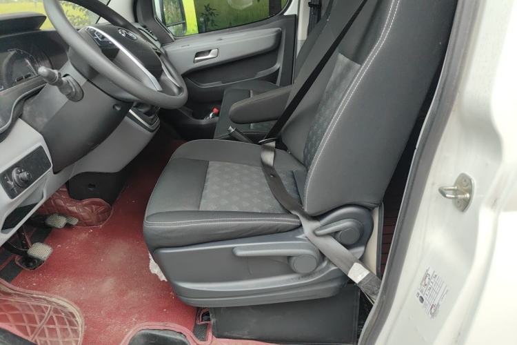 Used SAIC MAXUS Xintu V80 2025 PRO Aoyuntong 2.0T Manual Long Wheelbase Mid-Height 6/7/8/9-Seater Left Front Seat