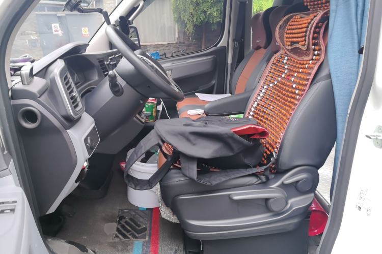 Used SAIC MAXUS Xintu V80 2025 PRO Aoyuntong 2.0T Manual Long Wheelbase High-Roof 6/7/8/9-Seater Left Front Seat