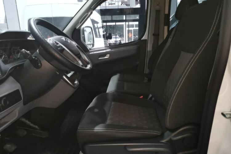 Used SAIC MAXUS Xintu V80 2025 Value Edition Aoyuntong 2.0T Manual Short Wheelbase Mid-Height 127 Ps 5/6 Seats Left Front Seat