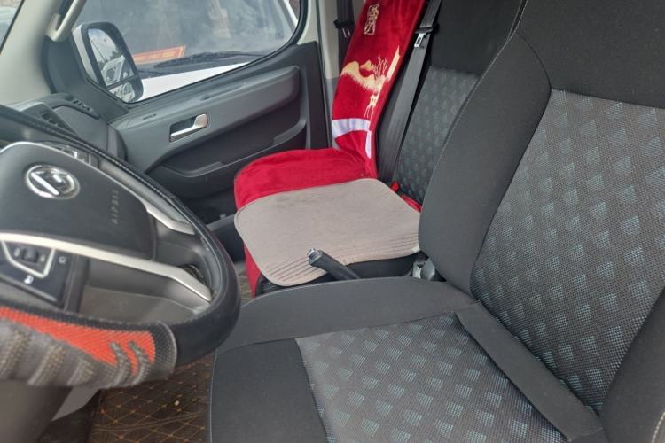 Used SAIC MAXUS Xintu V80 2025 PRO Aoyuntong 2.0T Manual Long Wheelbase Mid-Height 6/7/8/9-Seater Left Front Seat