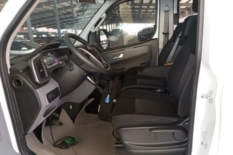 Used SAIC MAXUS Xintu V80 2025 PRO Aoyuntong 2.0T Automatic Short Wheelbase Mid-Height 5/6-Seater Left Front Seat