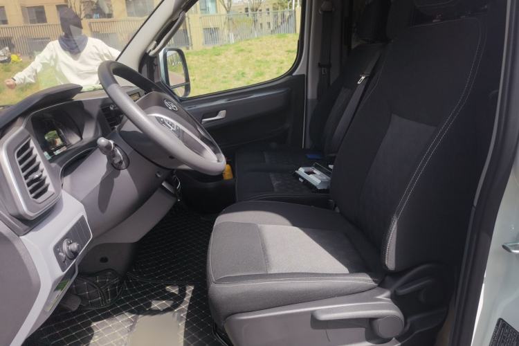 Used SAIC MAXUS Xintu V80 2025 PRO Aoyuntong 2.0T Automatic Short Wheelbase Ultra-Low Roof 5/6-Seater Left Front Seat