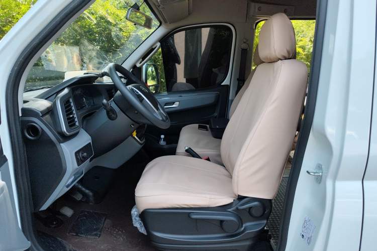 Used SAIC MAXUS Xintu V80  Left Front Seat