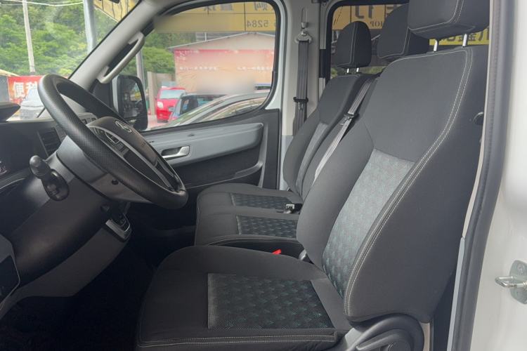 Used SAIC MAXUS Xintu V80 2025 PRO Aoyuntong 2.0T AMT Short Wheelbase Mid-Height 5/6-Seater Left Front Seat