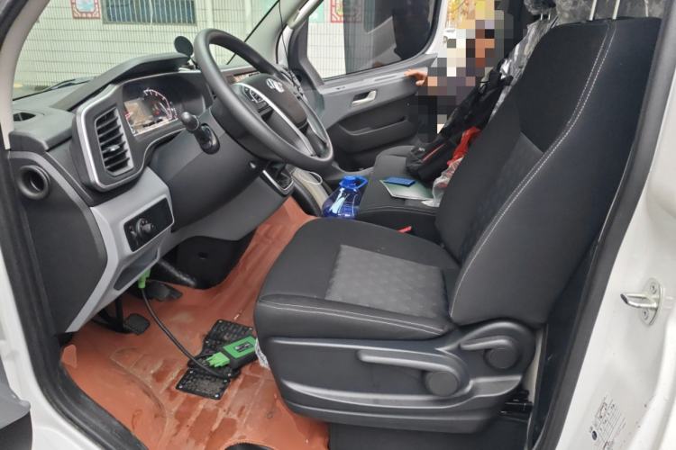 Used SAIC MAXUS Xintu V80 2025 PRO Aoyuntong 2.0T Manual Short Wheelbase Mid-Height 5/6-Seater Left Front Seat