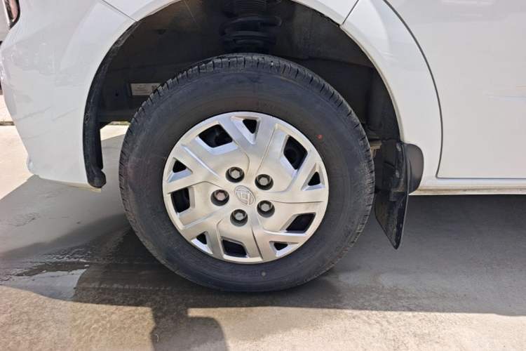 Used SAIC MAXUS Xintu V80 2025 PRO Aoyuntong 2.0T Automatic Short Wheelbase Ultra-Low Roof 5/6-Seater Left Front Wheel Hub
