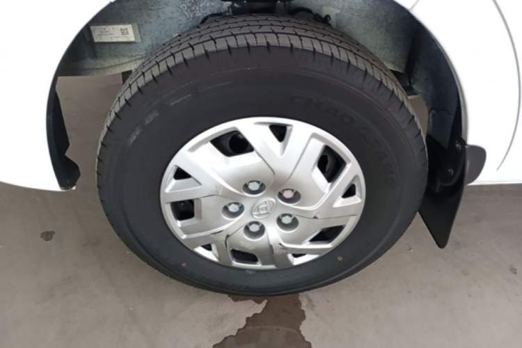 Used SAIC MAXUS Xintu V80 2025 PRO Aoyuntong 2.0T Automatic Short Wheelbase Mid-Height 5/6-Seater Left Front Wheel Hub
