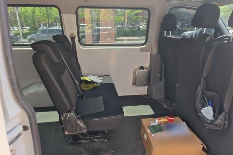 Used SAIC MAXUS Xintu V80 2025 Value Edition Aoyuntong 2.0T Manual Short Wheelbase Mid-Height 127 Ps 5/6 Seats Left Rear Seat