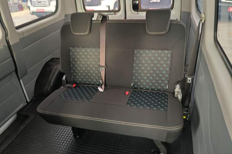 Used SAIC MAXUS Xintu V80 2025 PRO Aoyuntong 2.0T Manual Short Wheelbase Ultra-Low Roof 5/6-Seater Left Rear Seat