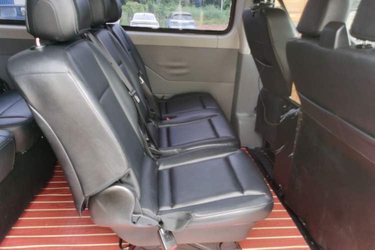 Used SAIC MAXUS Xintu V80 2025 PRO Commercial & Travel 6MT Short Wheelbase Mid-Roof 10/11/12-Seater Non-Commercial Left Rear Seat