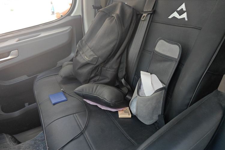 Used SAIC MAXUS Xintu V80 2025 PRO Aoyuntong 2.0T Automatic Short Wheelbase Ultra-Low Roof 5/6-Seater Left Rear Seat