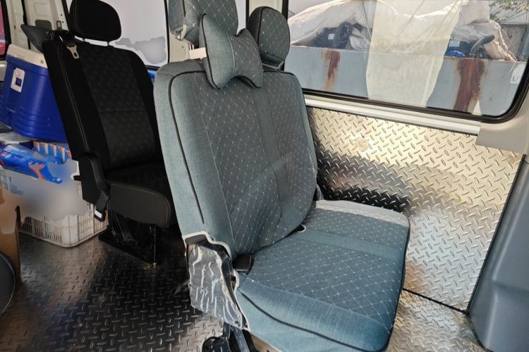 Used SAIC MAXUS Xintu V80 2025 Value Edition Aoyuntong 2.0T AMT Long Wheelbase Ultra-Low Roof 127 PS 6/7/9 Seats Left Rear Seat