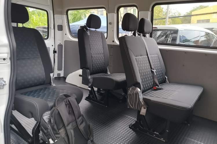 Used SAIC MAXUS Xintu V80 2025 PRO Aoyuntong 2.0T Automatic Long-Wheelbase Mid-Roof Model with 6/7/8/9 Seats Left Rear Seat