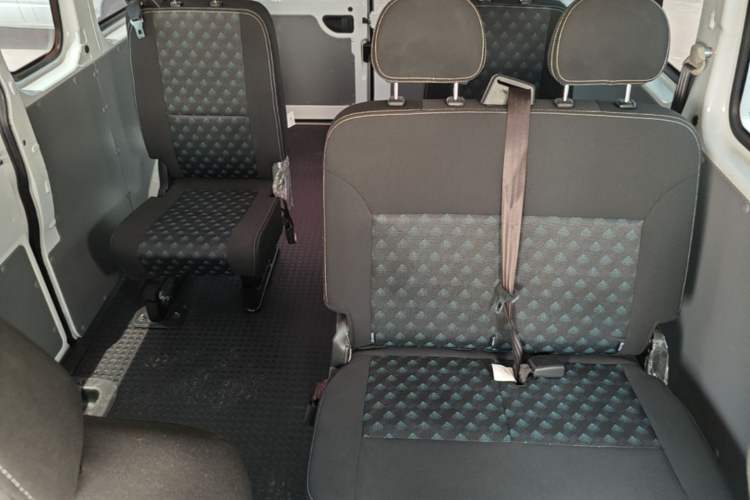 Used SAIC MAXUS Xintu V80 2025 PRO Aoyuntong 2.0T Automatic Long-Wheelbase Mid-Roof Model with 6/7/8/9 Seats Left Rear Seat
