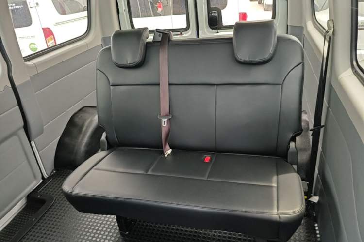 Used SAIC MAXUS Xintu V80 2025 PRO Aoyuntong 2.0T Manual Short Wheelbase Ultra-Low Roof 5/6-Seater Left Rear Seat