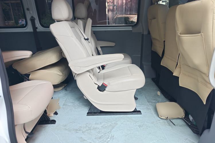 Used SAIC MAXUS Xintu V80 2025 PRO Aoyuntong 2.0T Automatic Long Wheelbase Ultra-Low Roof 6/7/8/9-Seater Left Rear Seat