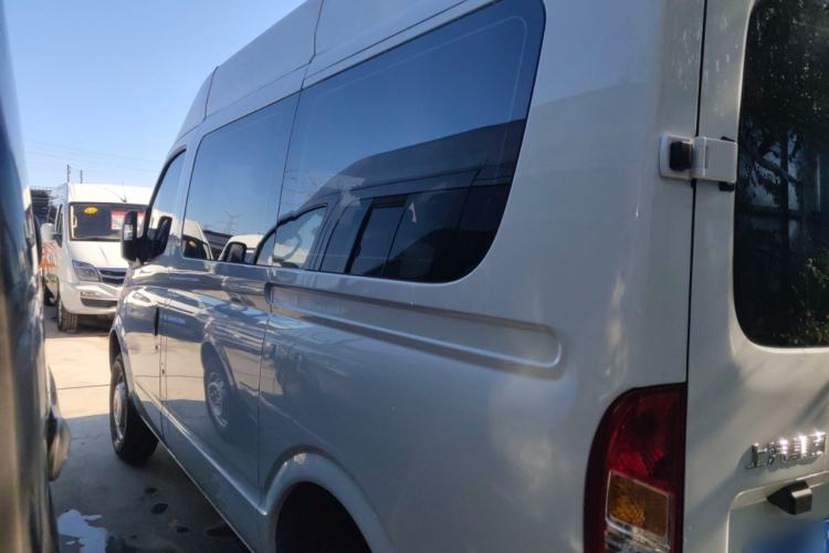 Used SAIC MAXUS Xintu V80 2025 Value Edition Aoyuntong 2.0T Manual Short Wheelbase Mid-Height 127 Ps 5/6 Seats Left Side