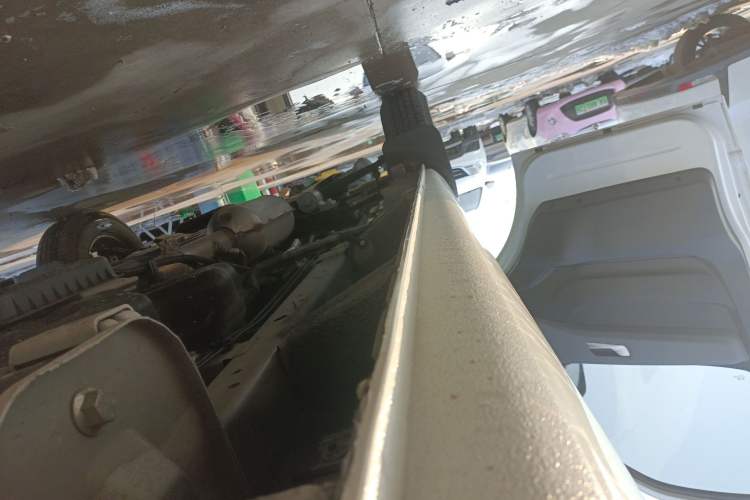 Used SAIC MAXUS Xintu V80 2025 Value Edition Aoyuntong 2.0T Manual Short Wheelbase Mid-Height 127 Ps 5/6 Seats Left Side Sill
