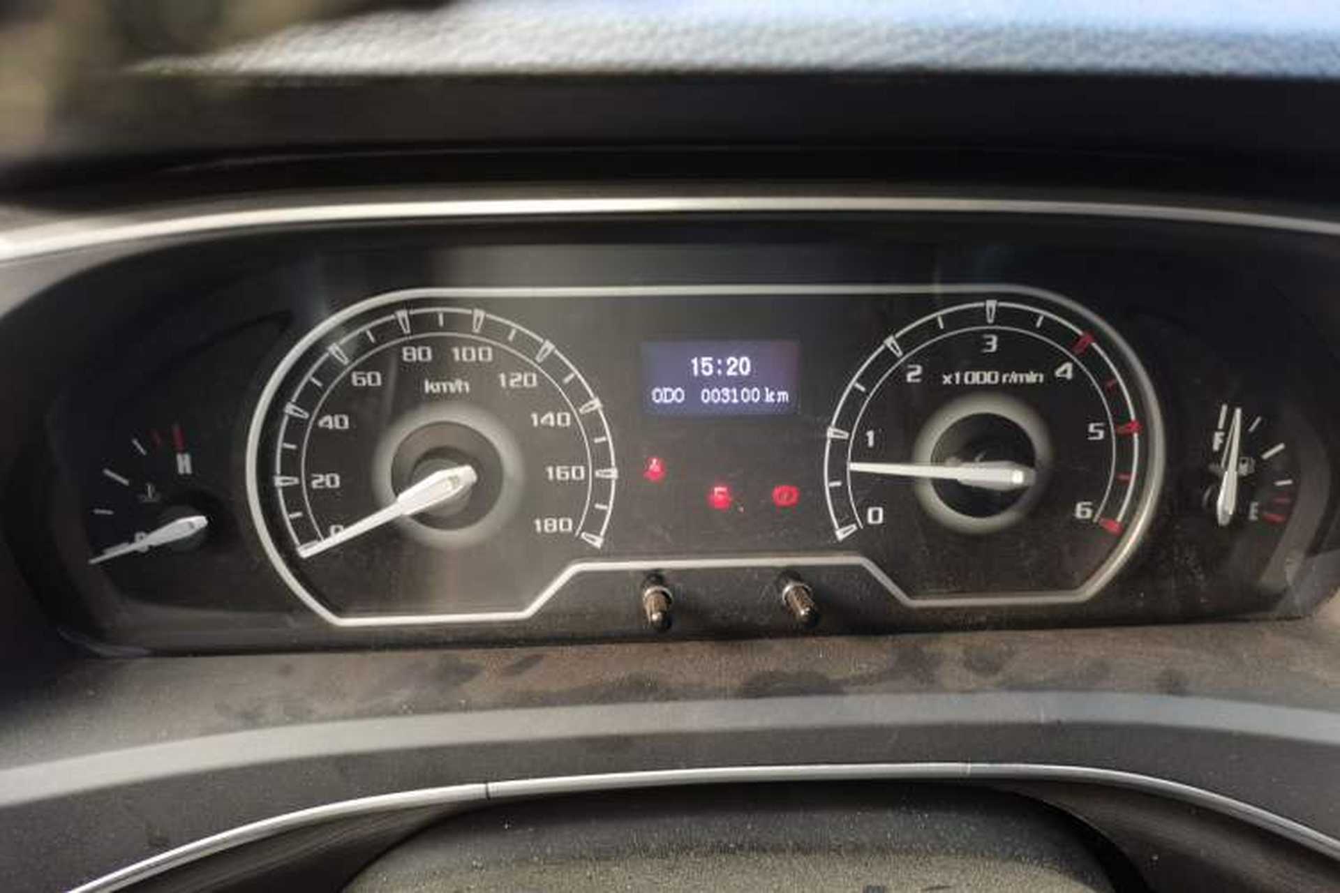 Used SAIC MAXUS Xintu V80  Odometer Close Up