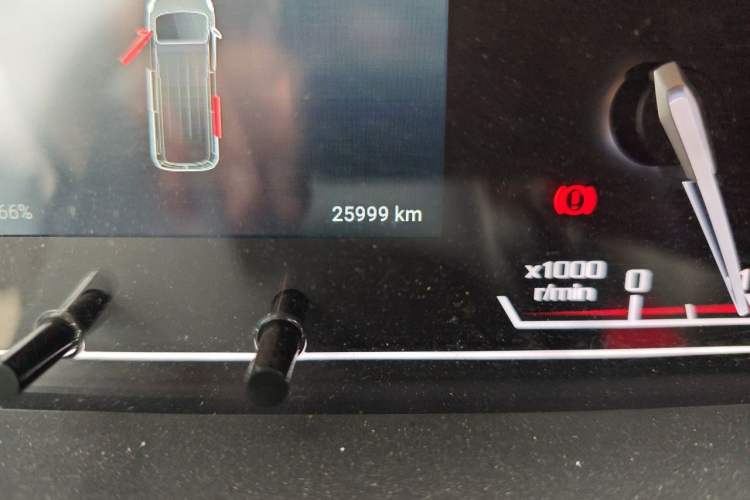 Used SAIC MAXUS Xintu V80 2025 PRO Aoyuntong 2.0T Manual Short Wheelbase Mid-Height 5/6-Seater Odometer Close Up