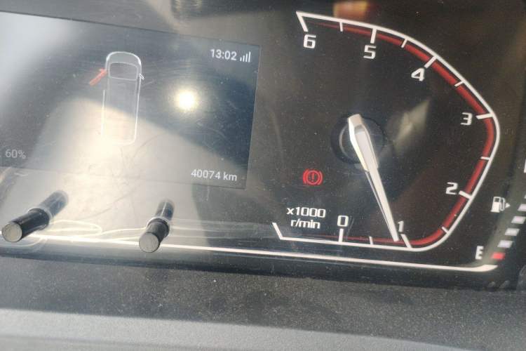 Used SAIC MAXUS Xintu V80 2025 PRO Aoyuntong 2.0T Manual Long Wheelbase Mid-Height 6/7/8/9-Seater Odometer Close Up