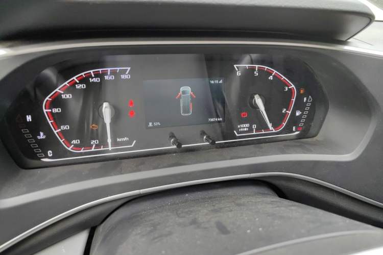 Used SAIC MAXUS Xintu V80 2025 PRO Aoyuntong 2.0T Manual Long Wheelbase Mid-Height 6/7/8/9-Seater Odometer Close Up
