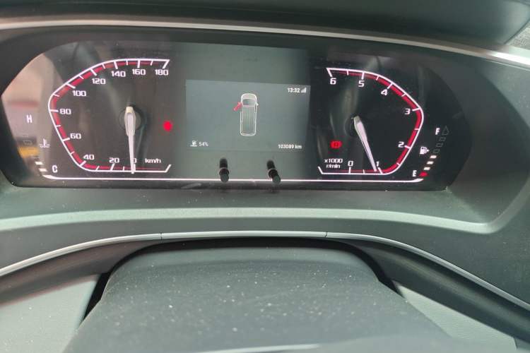 Used SAIC MAXUS Xintu V80 2025 PRO Aoyuntong 2.0T Manual Long Wheelbase Ultra-Low Roof 6/7/8/9-Seater Odometer Close Up