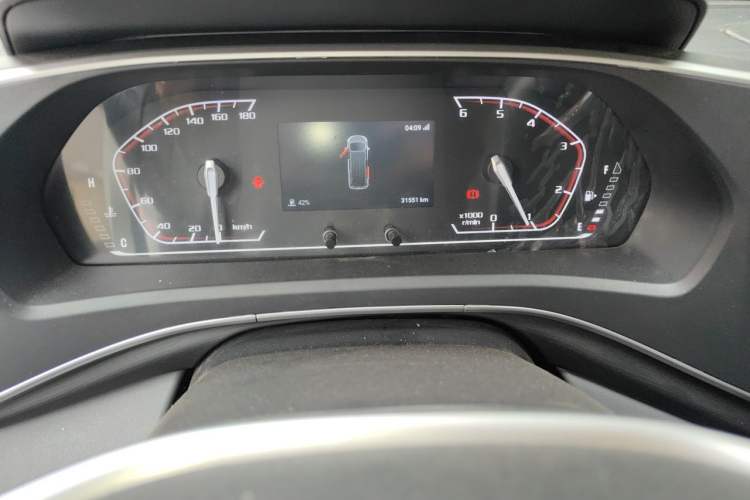 Used SAIC MAXUS Xintu V80 2025 PRO Aoyuntong 2.0T Manual Long Wheelbase Mid-Height 6/7/8/9-Seater Odometer Close Up