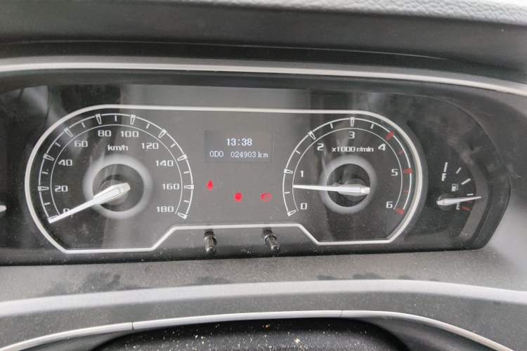 Used SAIC MAXUS Xintu V80  Odometer Close Up