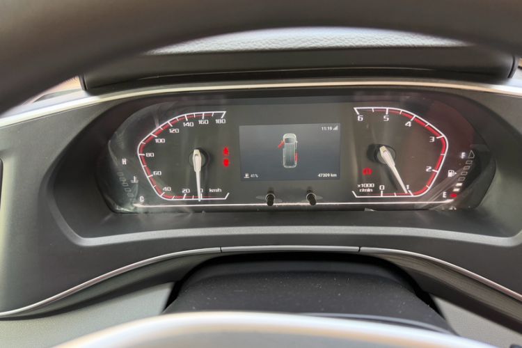 Used SAIC MAXUS Xintu V80 2025 PRO Aoyuntong 2.0T Manual Long Wheelbase Mid-Height 6/7/8/9-Seater Odometer Close Up
