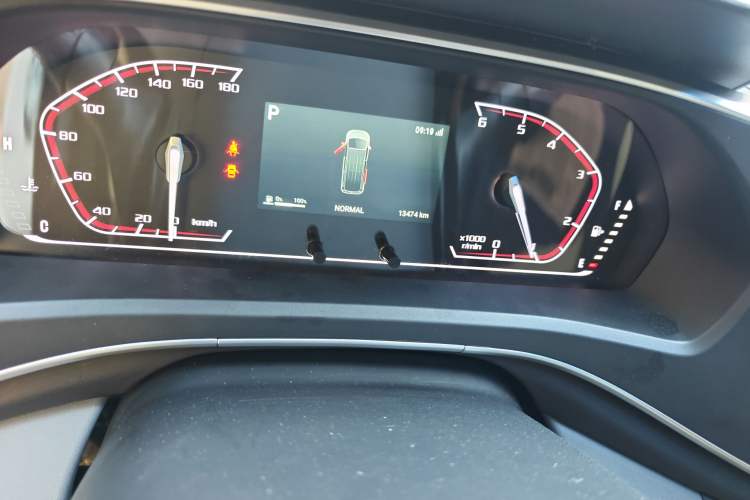 Used SAIC MAXUS Xintu V80 2025 PRO Aoyuntong 2.0T Automatic Long Wheelbase Ultra-Low Roof 6/7/8/9-Seater Odometer Close Up