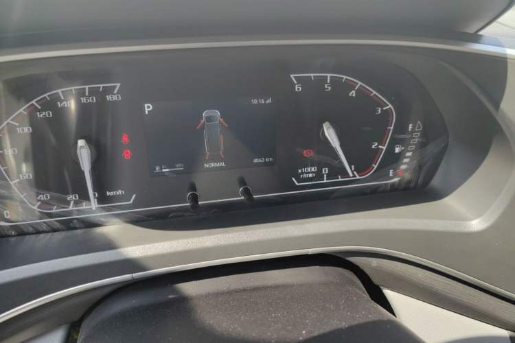 Used SAIC MAXUS Xintu V80 2025 PRO Aoyuntong 2.0T Automatic Short Wheelbase Ultra-Low Roof 5/6-Seater Odometer Close Up