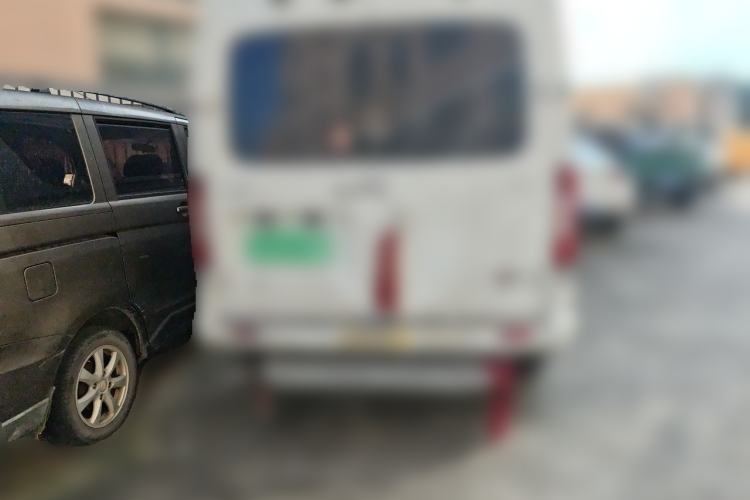 Used SAIC MAXUS Xintu V80 2025 PRO Aoyuntong 2.0T Automatic Long-Wheelbase Mid-Roof Model with 6/7/8/9 Seats Rear