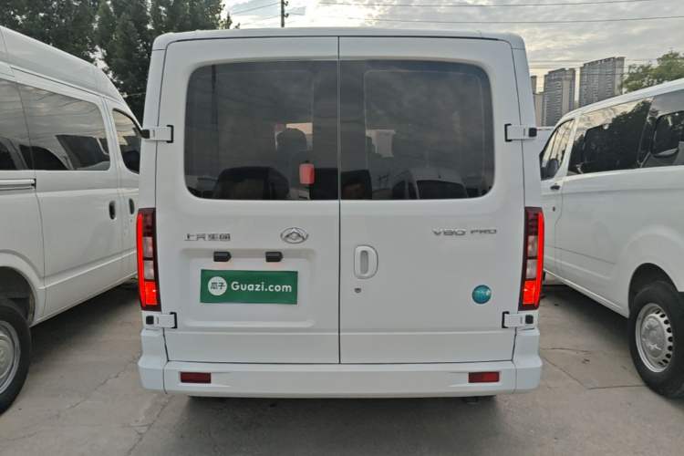 Used SAIC MAXUS Xintu V80 2025 PRO Aoyuntong 2.0T Manual Short Wheelbase Ultra-Low Roof 5/6-Seater Rear