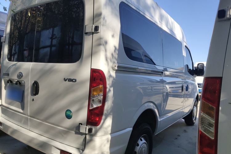 Used SAIC MAXUS Xintu V80 2025 Value Edition Aoyuntong 2.0T Manual Short Wheelbase Mid-Height 127 Ps 5/6 Seats Rear Right 45 Deg