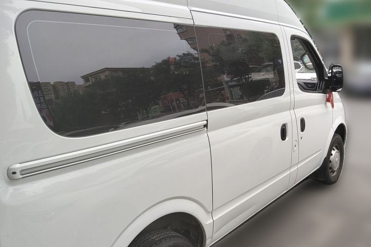 Used SAIC MAXUS Xintu V80 2025 Value Edition Aoyuntong 2.0T AMT Short Wheelbase Mid-Height 127 Ps 5/6 Seats Rear Right 45 Deg