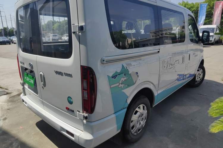 Used SAIC MAXUS Xintu V80 2025 PRO Aoyuntong 2.0T Automatic Short Wheelbase Ultra-Low Roof 5/6-Seater Rear Right 45 Deg