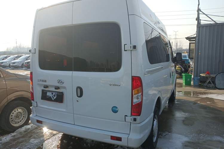 Used SAIC MAXUS Xintu V80 2025 Value Edition Aoyuntong 2.0T Manual Short Wheelbase Mid-Height 127 Ps 5/6 Seats Rear Right 45 Deg
