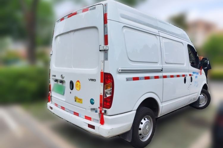 Used SAIC MAXUS Xintu V80 2025 Value Edition City Distribution King 2.0T Manual Short Wheelbase Mid-Roof 127 Ps 3 Seats Rear Right 45 Deg