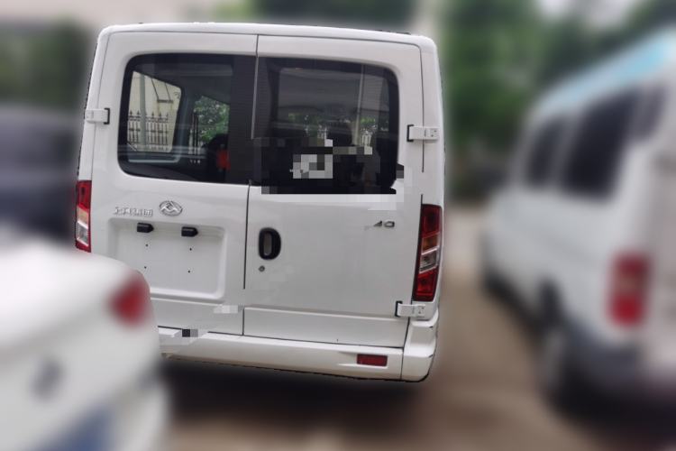 Used SAIC MAXUS Xintu V80 2025 Value Edition Aoyuntong 2.0T Manual Short Wheelbase Ultra-Low Roofline 127 Ps 5/6 Seats Rear