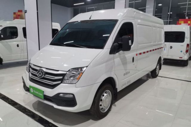 Used SAIC MAXUS Xintu V80 2025 Value Edition City Distribution King 2.0T Manual Long Wheelbase Mid-Roof 127 Ps 3 Seats