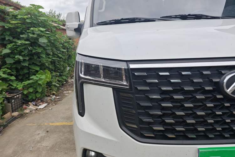 Used SAIC MAXUS Xintu V80 2025 PRO Aoyuntong 2.0T Manual Short Wheelbase Mid-Height 5/6-Seater Right Front Headlight